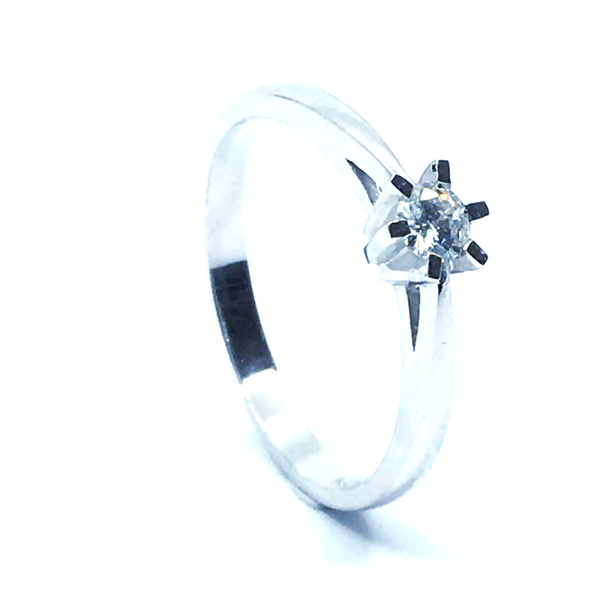 14 KT. HVIDGULD CARLA RING MED BRILLANT 0,15 CT. W/SI