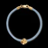FLORA DANICA ARMBÅND BLÅT SILKESNOR FORGYLDT FIRKLØVER - FLC-SILK-BLUE-18-G