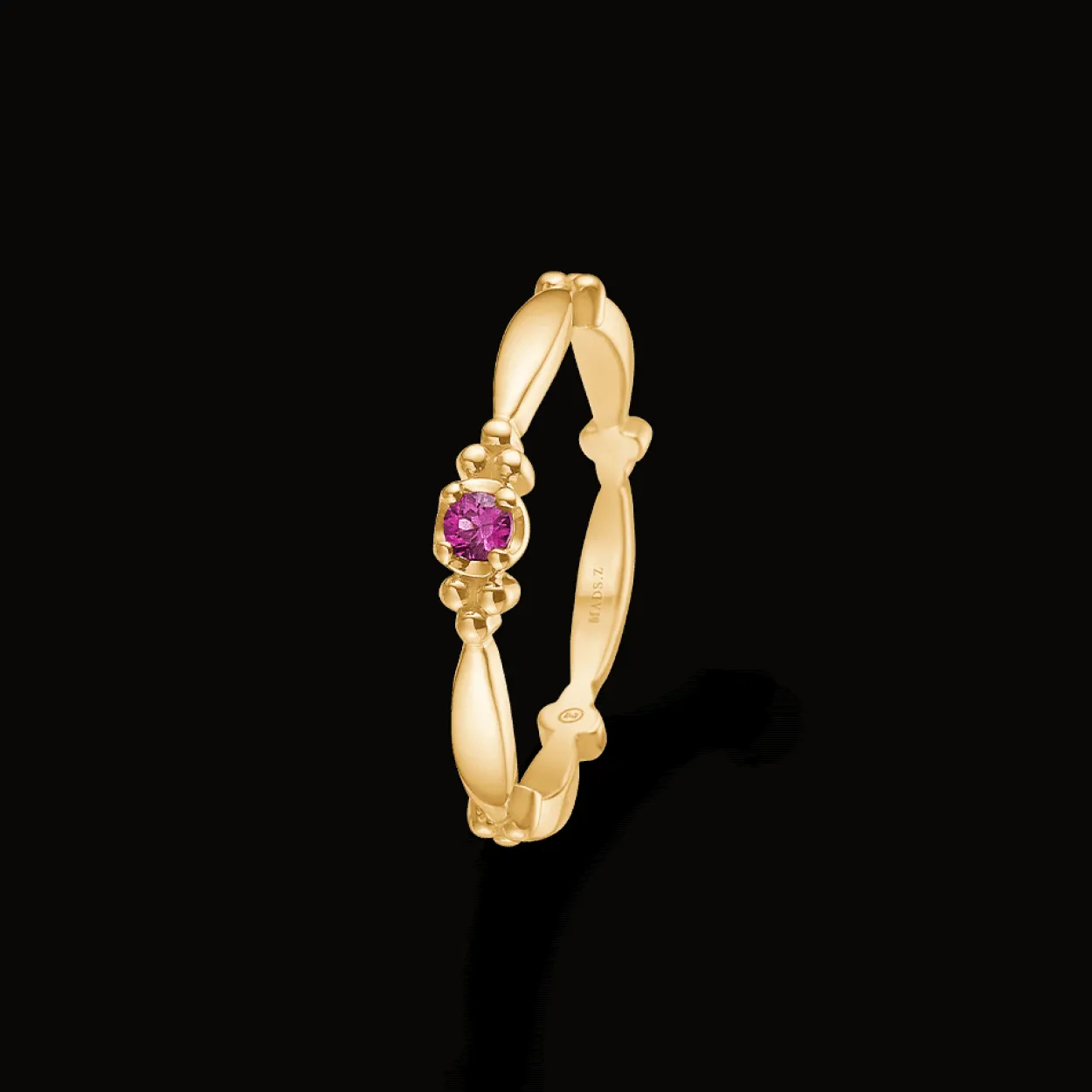 MADS Z POETRY XO RING 14 KARAT GULD MED RUBIN - 1544082