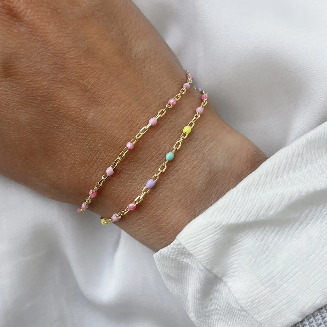 SCROUPLES ARMBÅND MULTICOLOR EMALJE FORGYLDT SØLV 17+2 CM - 39392A,M