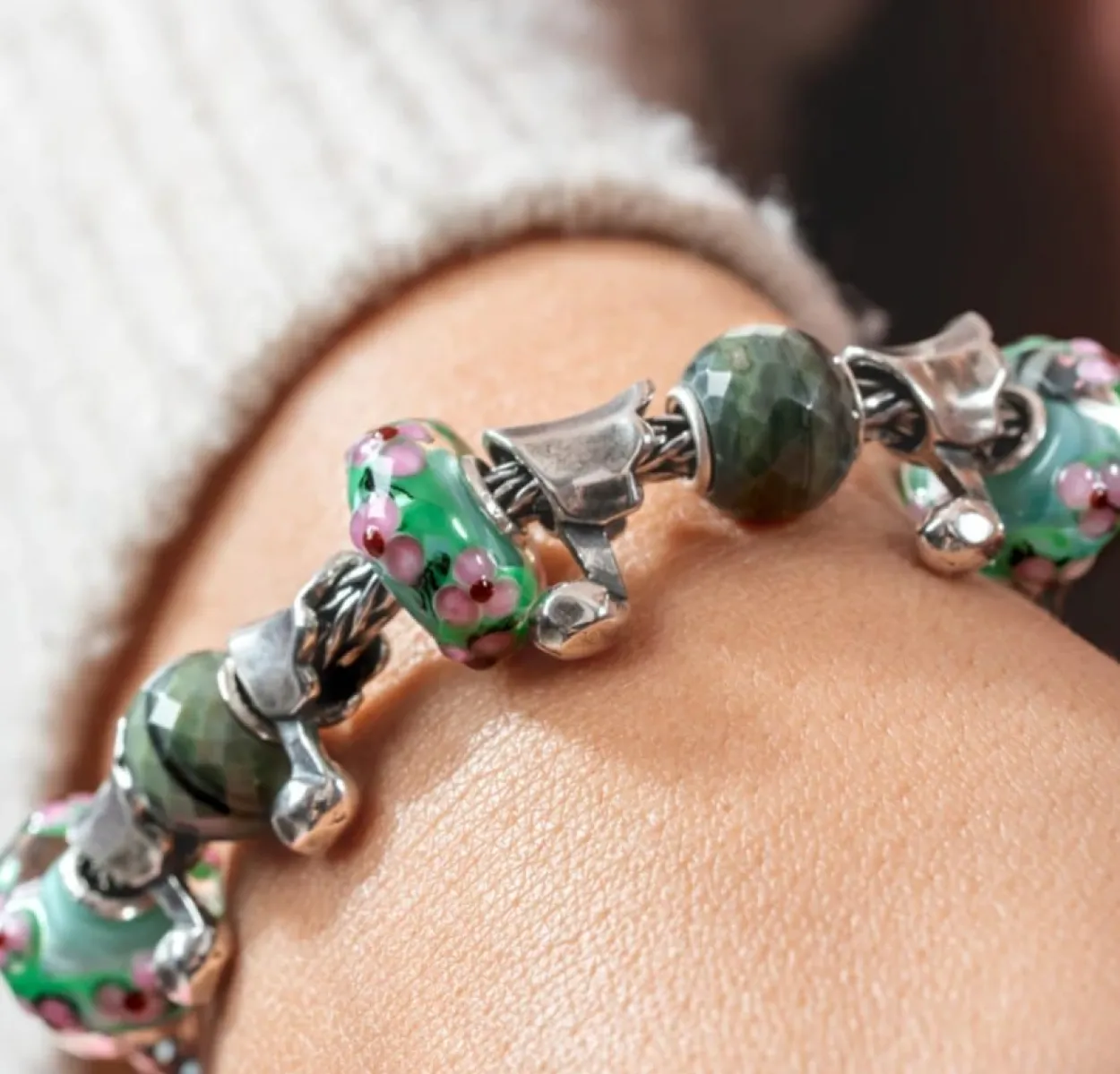 TROLLBEADS FORTRYLLET ROSENHAVE GLASKUGLE - TGLBE-20367